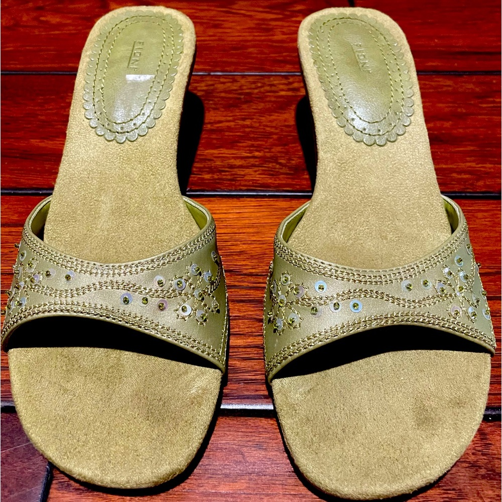 Like New! Pretty beaded, embroidered kitten heel slides - US size 7.5W